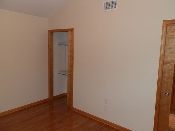 5th image of 283 Hirschfield Dr