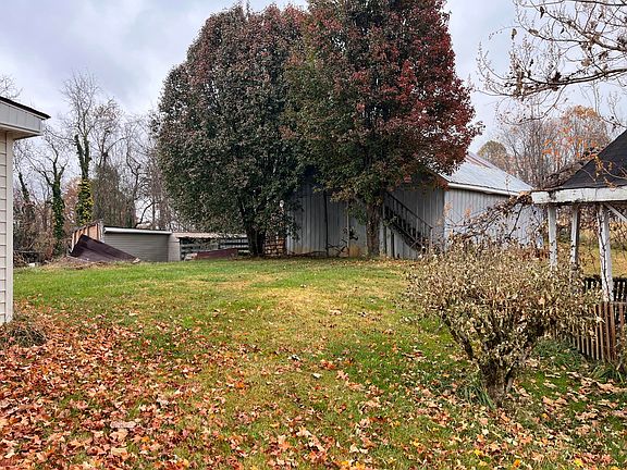 2nd image of 140 Treadway Ln