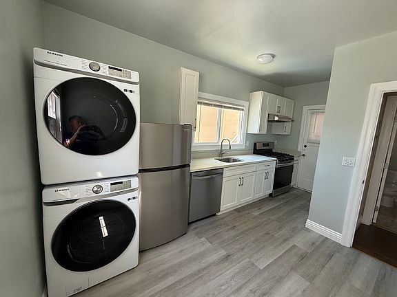 2nd image of 1918 Henry St APT 1