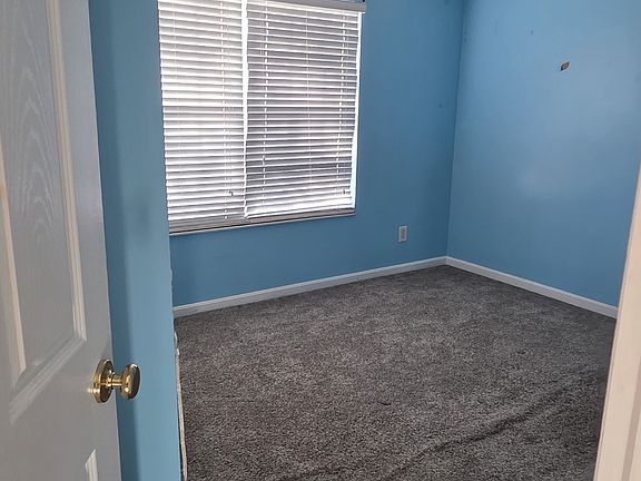 3rd image of 2545 Hillsdale Dr