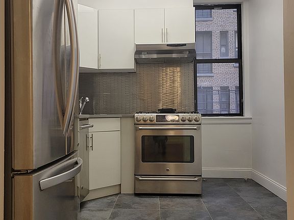 5th image of 207 W 106th St APT 9A
