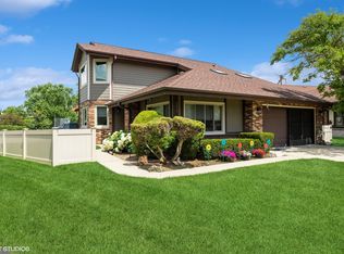 522 Waikiki Dr, Des Plaines, IL 60016