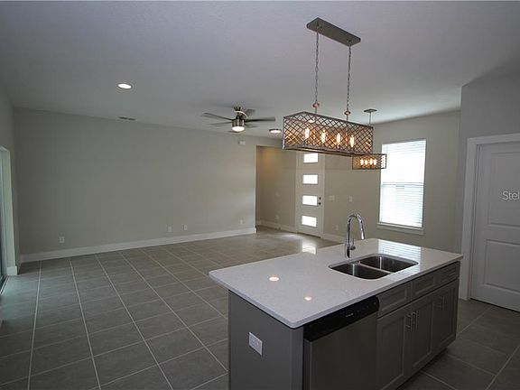 4th image of 233 Elm Ct