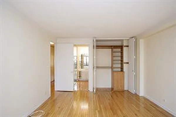 Rented by Siderow Residential Group | media 9