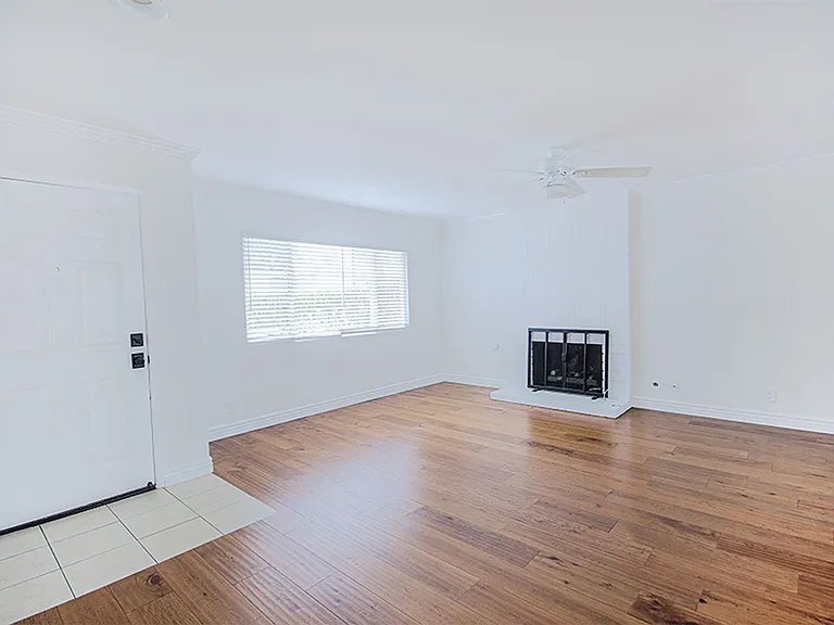 121 Lisa Ln — Photo 4