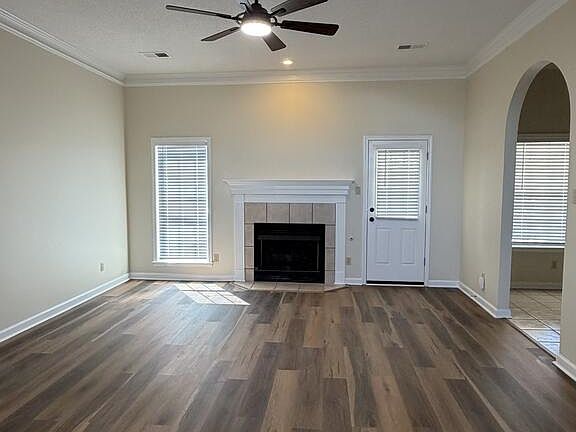 5th image of 440 Magnolia St