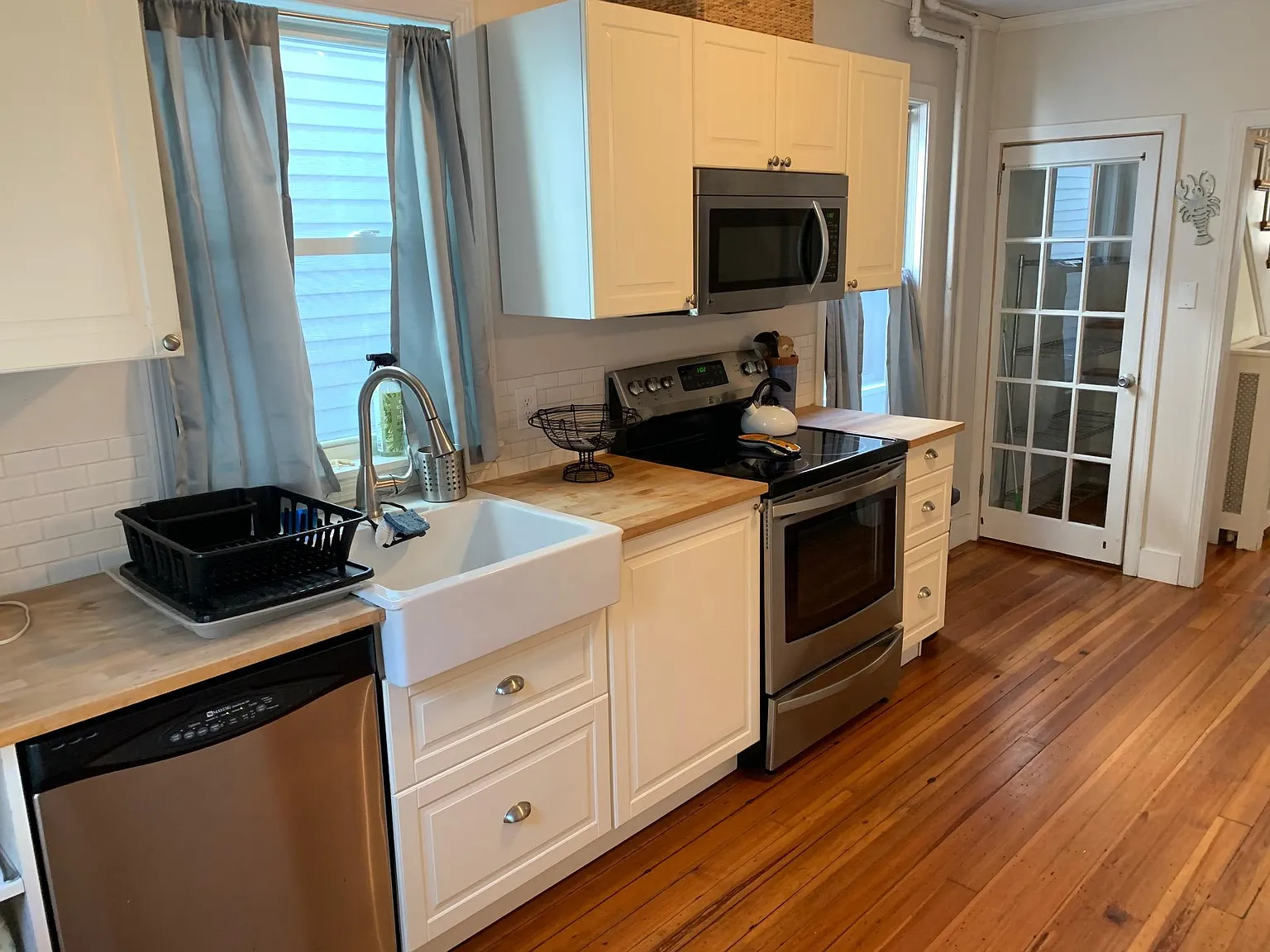 3 bed, 1.5 bath, 1128 sqft, $2,800 — Photo 4