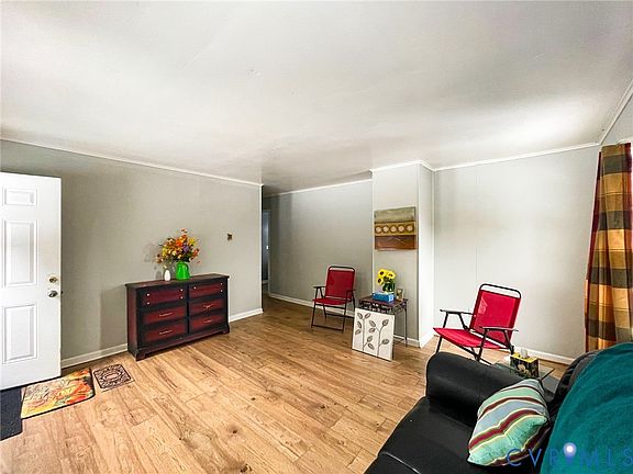 4th image of 3867 Longview Dr