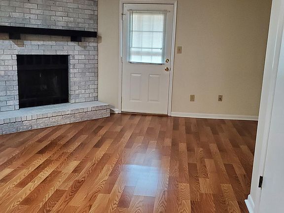 3rd image of 2079 Marinawoods Dr SE