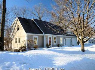 16 Dejordy Ln, Chicopee, MA 01020