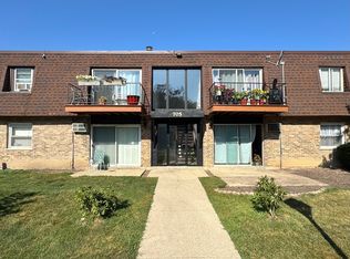 705 Grove Dr APT 101, Buffalo Grove, IL 60089