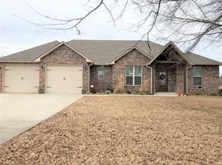 2004 E Creek Side Rd, Stigler, OK 74462
