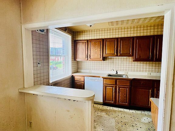 5th image of 7203 Bradford St