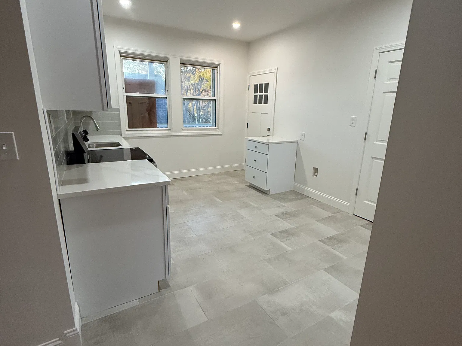 3 bed, 1341 sqft, $3,200 — Photo 2