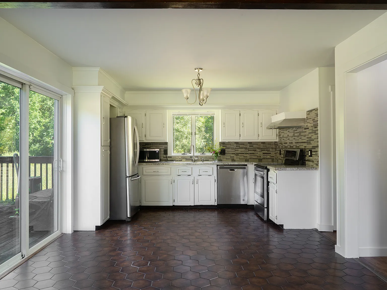 3 bed, 1488 sqft, $2,400 — Photo 2