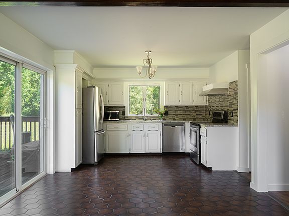 2nd image of 51 Petty Rd