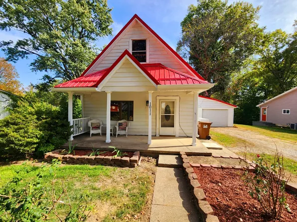 1011 N Walnut St, Veedersburg, IN 47987