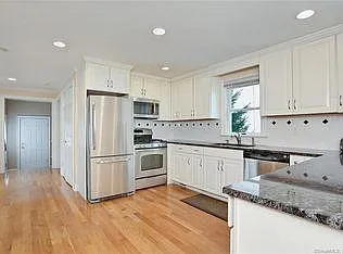 11 Richards Ave — Photo 2