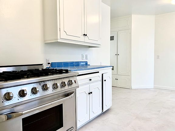 5th image of 2880 Magnolia Ave