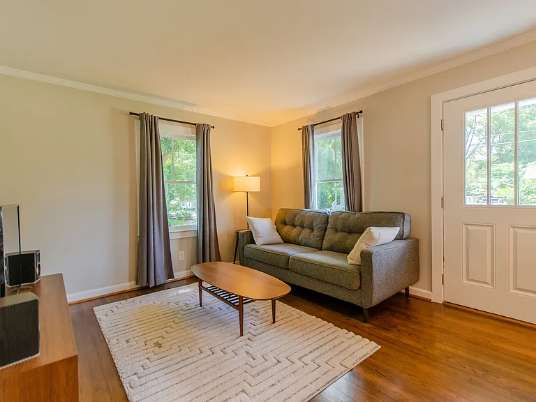 1031 Dell Ave SE — Photo 9