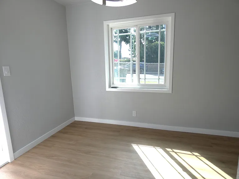 14327 Christine Dr — Photo 4
