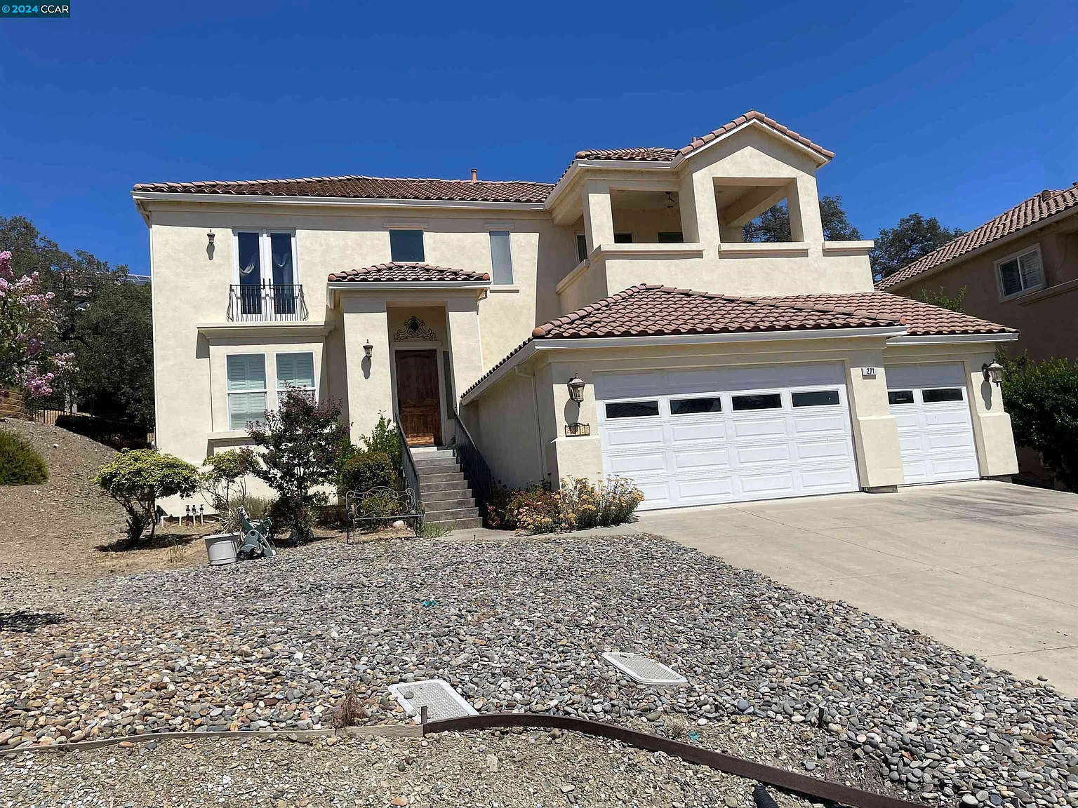 271 Athena Dr photo 1