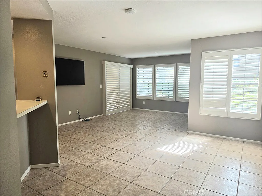 2 bed, 877 sqft, $3,200 — Photo 4