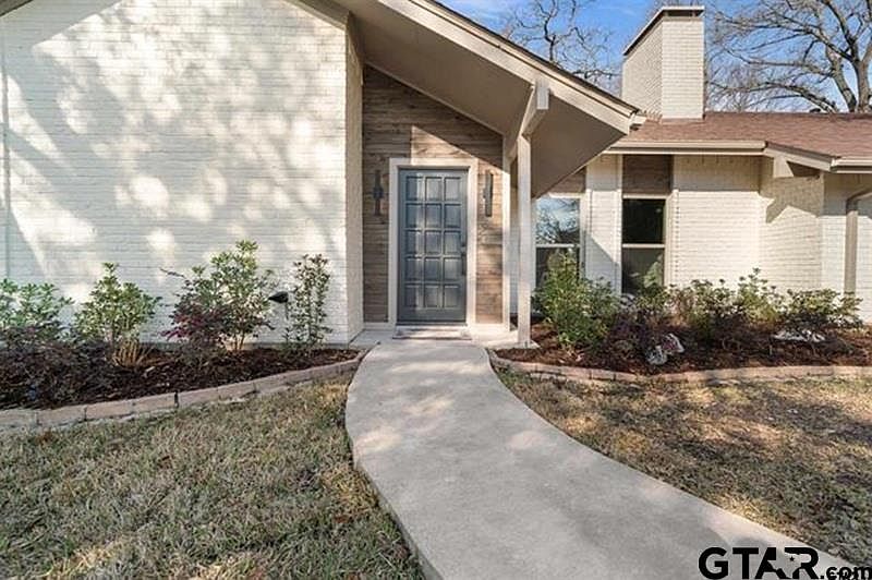 1st image of 3829 Cloverdale Dr