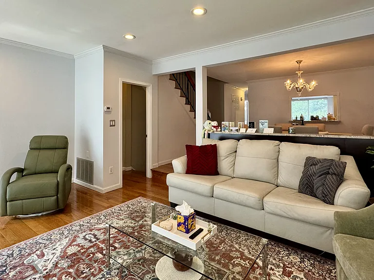 115 Chelsea Way — Photo 8