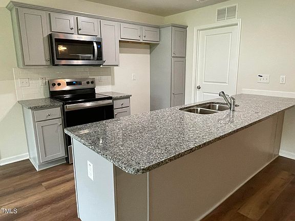4th image of 288 Lotus Ave