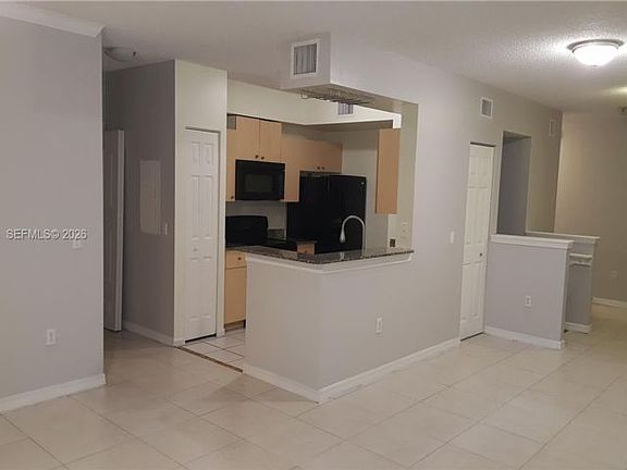 5th image of 2474-2474 Centergate Dr #204
