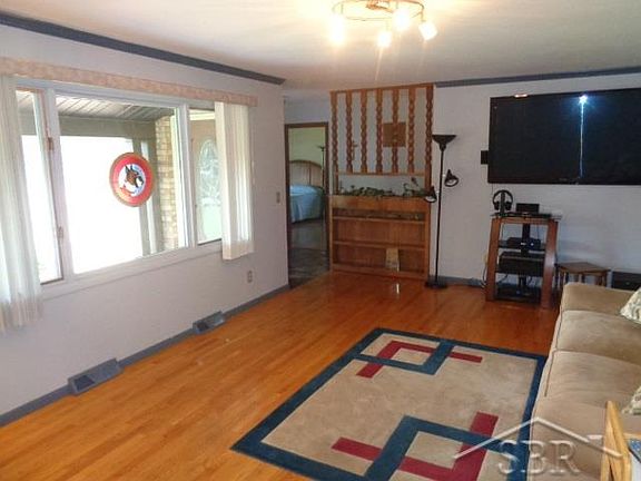 3rd image of 1 Five Oaks Dr