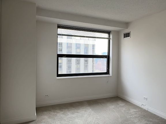 3rd image of 1129 N Dearborn St #2706