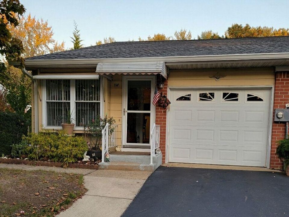 1st image of 11 Salem Dr