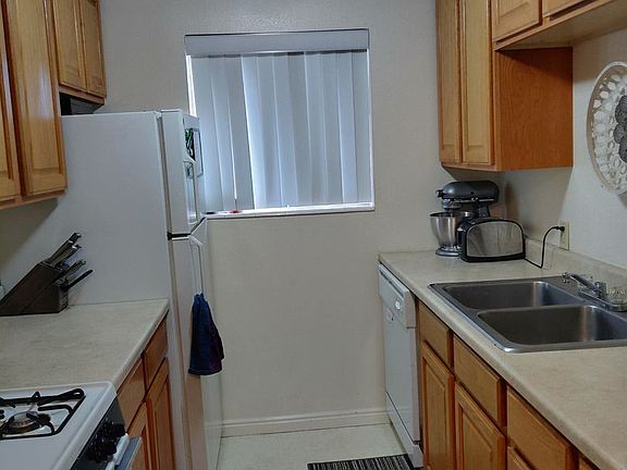 2nd image of 423 S State St APT 204