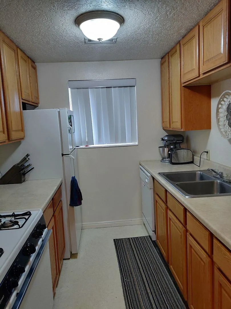 Building Photo - 423 S State St #204