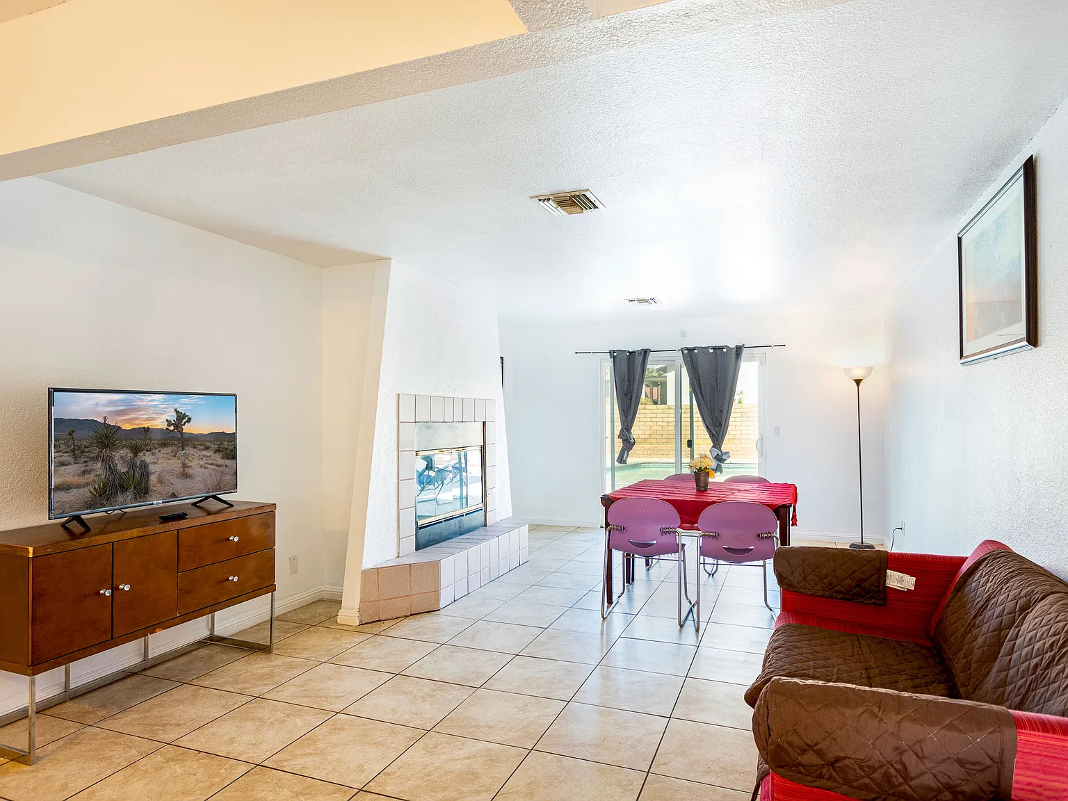 4 bed, 2002 sqft, $2,700 — Photo 2