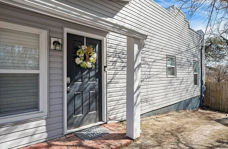 3 bed, 844 sqft, $1,850 — Photo 3