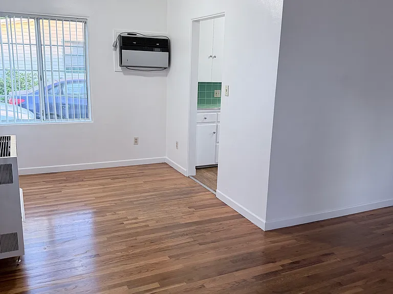 516 Claydelle Ave — Photo 7