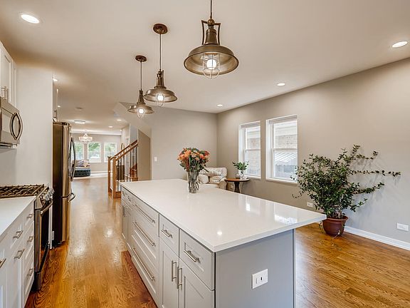 4th image of 5322 N Ludlam Ave