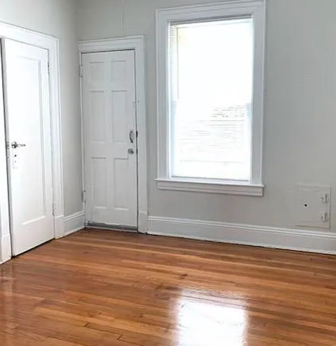 3 bed, 10 sqft, $2,000 — Photo 2