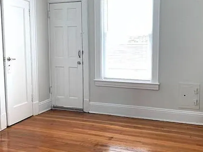 1589 Fairfield Ave #11 — Photo 2