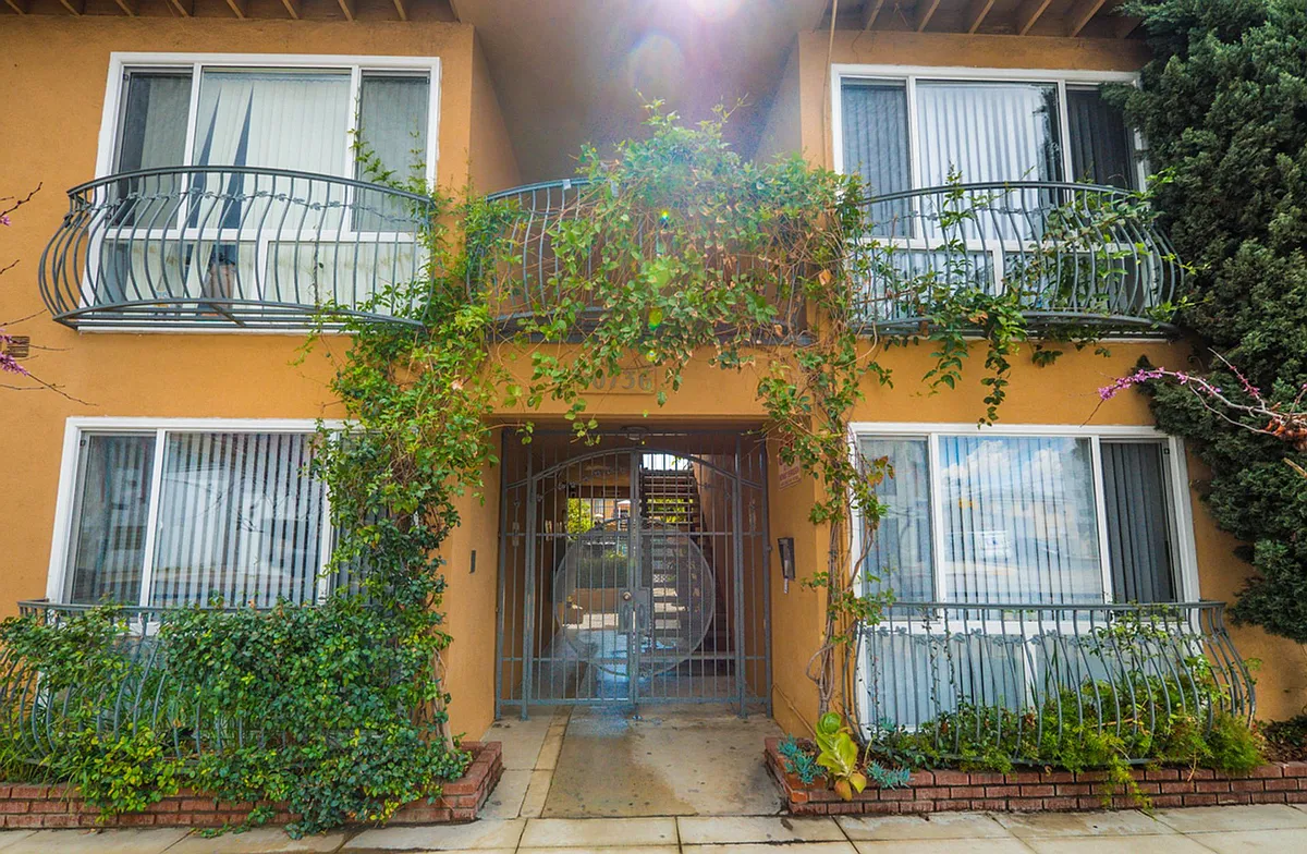 Building Photo - 10736 Magnolia Blvd