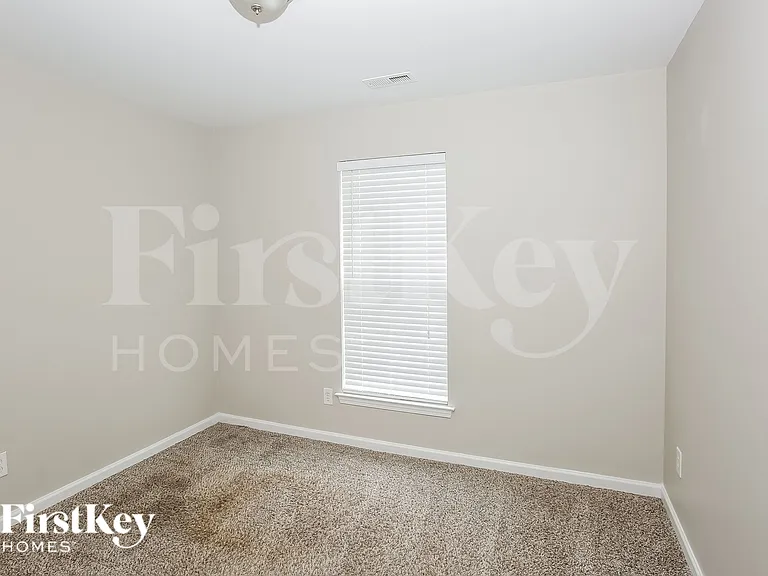 1041 Canopy Dr — Photo 13