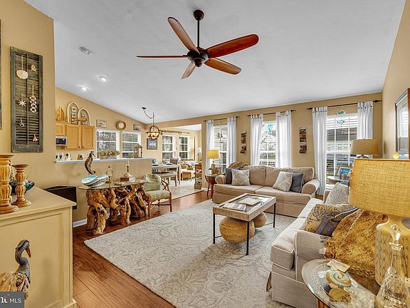 5th image of 33525 Weshampton Ln
