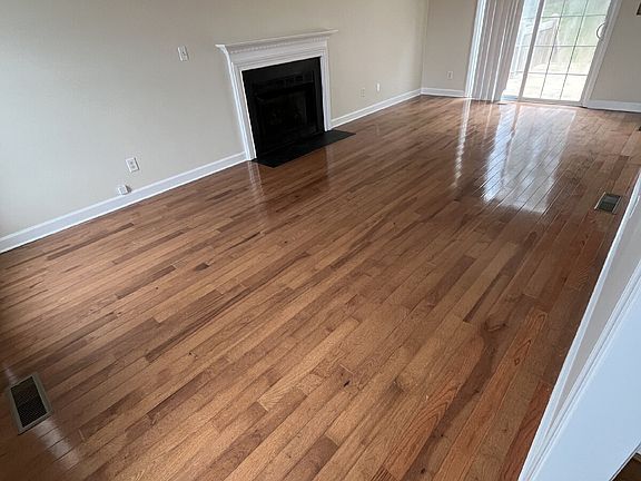 3rd image of 145 Fiddlers Run Ct