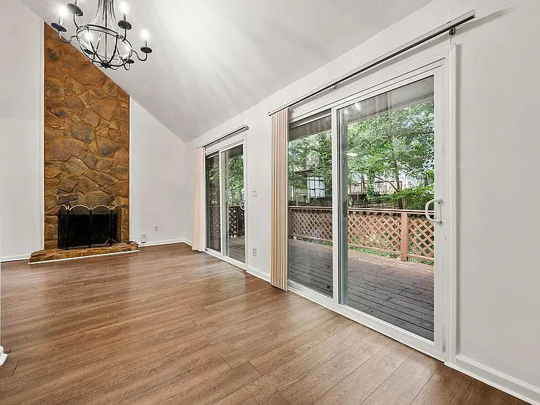 1353 Overlook Cv SE — Photo 10