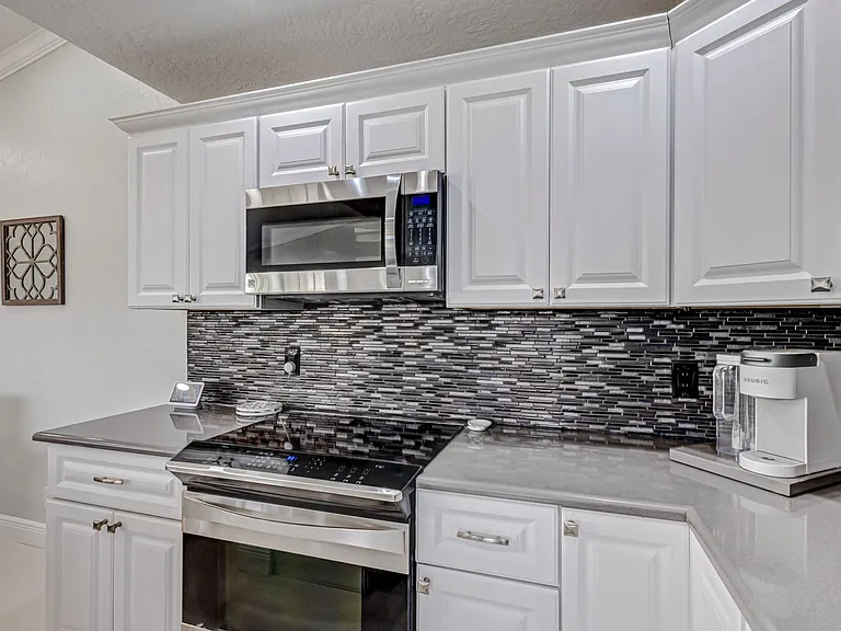 17 Selby Ln — Photo 24