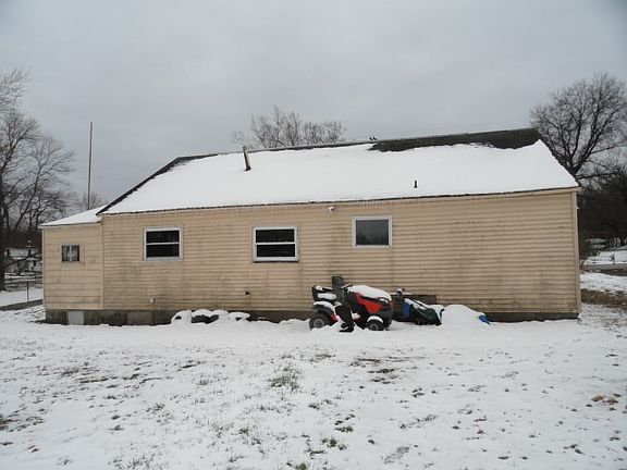 3rd image of 1573 Branchton Rd