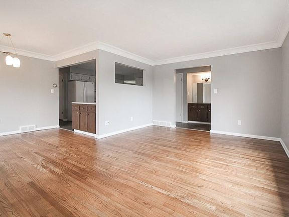 5th image of 9659 Idlewood Dr
